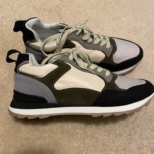 Brand new super trendy and cute!